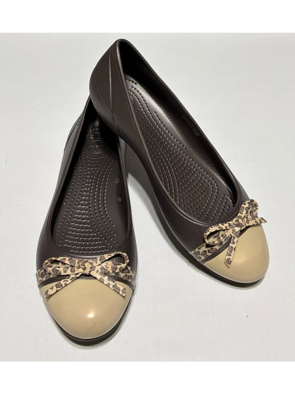 Crocs Kadee Leopard Print Bow Beige Cap Toe Slip-On Brown Ballet Flats Size 8
